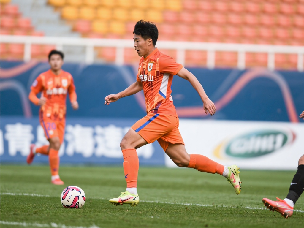 整场比赛双方的控球率接近，但攻防转换速度